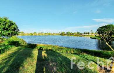 Imagem: A casa em condomínio possui 4 Dormitórios, 3 Banheiros, 5