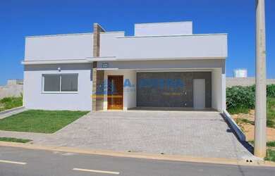 Imagem: A casa possui 3 Dormitórios, 5 Banheiros, 2 Vagas na garagem