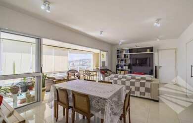 Imagem: O apartamento possui 3 Dormitórios, 1 Banheiro, 2 Vagas na