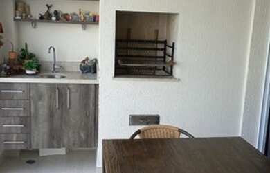 Imagem: O apartamento possui 3 Dormitórios, 1 Banheiro, 2 Vagas na