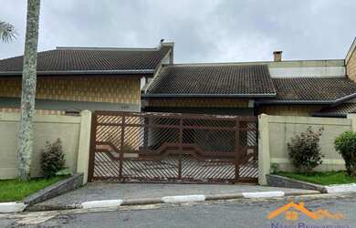 Imagem: A casa possui 5 Dormitórios, 5 Banheiros, 5 Vagas na garagem