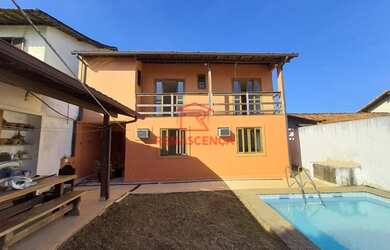 Imagem: A casa possui 4 Dormitórios, 1 Banheiro, 1 Vaga na garagem