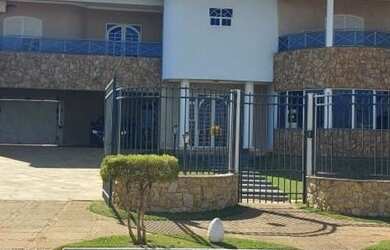 Imagem: A casa em condomínio possui 5 Dormitórios, 5 Banheiros, 5