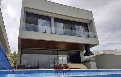 Imagem: A casa em condomínio possui 4 Dormitórios, 5 Banheiros, 4