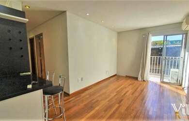 Imagem: O apartamento possui 2 Dormitórios, 1 Banheiro, 1 Vaga na garagem