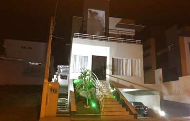 Imagem: A casa em condomínio possui 3 Dormitórios, 5 Banheiros, 4