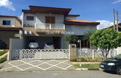 Imagem: A casa em condomínio possui 4 Dormitórios, 2 Banheiros, 4