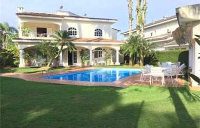 Imagem: A casa possui 4 Dormitórios, 5 Banheiros, 5 Vagas na garagem