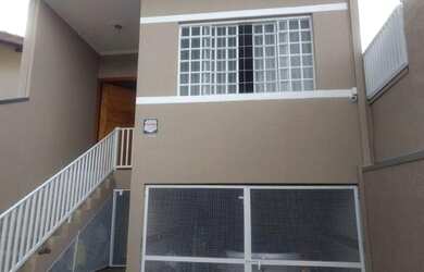 Imagem: A casa possui 3 Dormitórios, 2 Banheiros, 3 Vagas na garagem