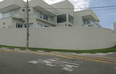 Imagem: A casa em condomínio possui 4 Dormitórios, 4 Banheiros, 5