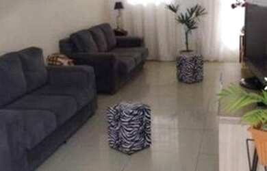 Imagem: A casa em condomínio possui 4 Dormitórios, 2 Banheiros, 3