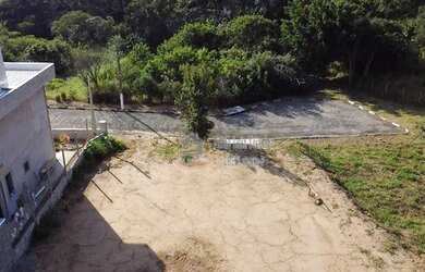 Imagem: O terreno possui 800m² de Área e está localizado em Loteamento