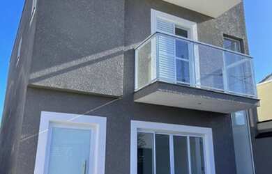 Imagem: A casa possui 3 Dormitórios, 3 Banheiros, 2 Vagas na garagem