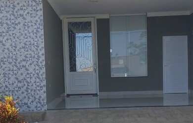 Imagem: A casa em condomínio possui 3 Dormitórios, 2 Banheiros, 2