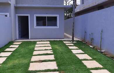 Imagem: A casa possui 2 Dormitórios, 3 Banheiros, 5 Vagas na garagem