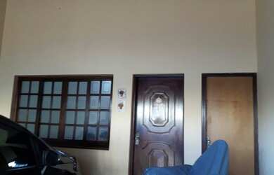 Imagem: A casa possui 2 Dormitórios, 3 Banheiros, 2 Vagas na garagem