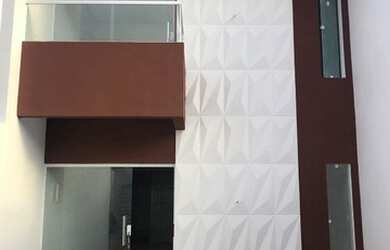 Imagem: A casa possui 3 Dormitórios, 3 Banheiros, 2 Vagas na garagem