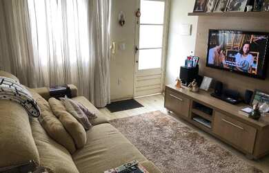 Imagem: A casa possui 2 Dormitórios, 1 Banheiro, 1 Vaga na garagem