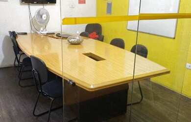 Imagem: O depósito possui 5 Vagas na garagem e 604m² de Área e está