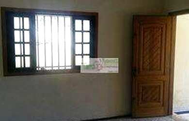 Imagem: A casa possui 3 Dormitórios, 2 Banheiros, 3 Vagas na garagem