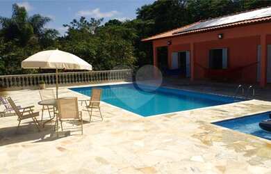 Imagem: A fazenda possui 600m² de Área e está localizado em Pau