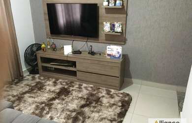 Imagem: A casa possui 2 Dormitórios, 1 Banheiro, 2 Vagas na garagem