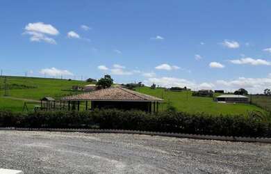 Imagem: O terreno possui 1.000m² de Área e está localizado em Sarapuí