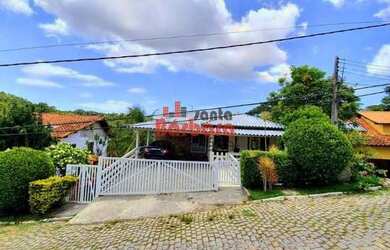 Imagem: A casa possui 5 Dormitórios, 5 Banheiros, 2 Vagas na garagem