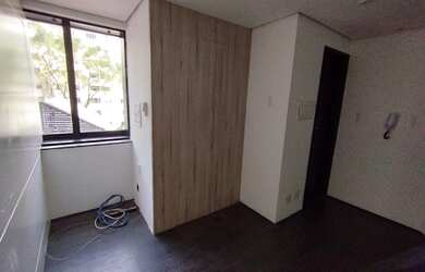 Imagem: O depósito possui 2 Vagas na garagem, 64m² de Área e está