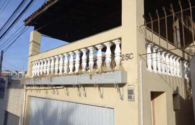 Imagem: A casa possui 3 Dormitórios, 2 Banheiros, 2 Vagas na garagem