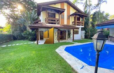 Imagem: A casa possui 3 Dormitórios, 4 Banheiros, 5 Vagas na garagem