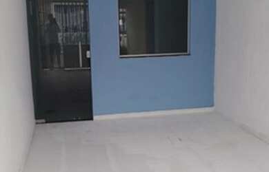 Imagem: A casa possui 1 Dormitório, 1 Banheiro, 1 Vaga na garagem e