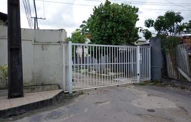 Imagem: A casa possui 1 Dormitório, 1 Banheiro, 2 Vagas na garagem