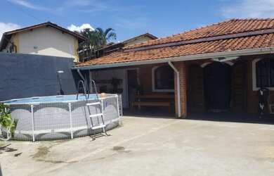 Imagem: A casa possui 3 Dormitórios, 3 Vagas na garagem e está localizado