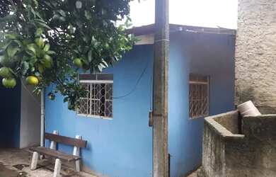 Imagem: A casa possui 3 Dormitórios, 2 Banheiros, 2 Vagas na garagem