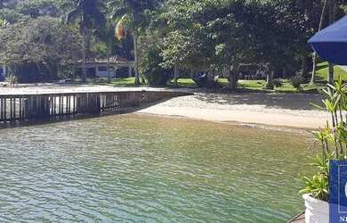 Imagem: A casa em condomínio possui 5 Dormitórios, 5 Banheiros, 2