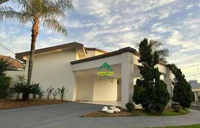 Imagem: A casa em condomínio possui 4 Dormitórios, 3 Banheiros, 4