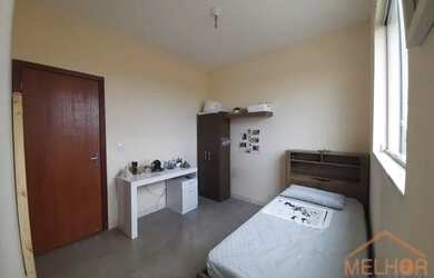 Imagem: A casa possui 4 Dormitórios, 3 Banheiros, 3 Vagas na garagem