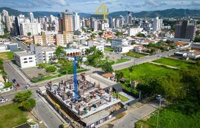 Imagem 3: Sala comercial em frente ao fórum de Tubarão com duas frentes