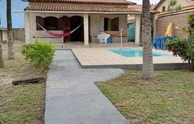 Imagem: A casa possui 1 Dormitório, 2 Banheiros, 70m² de Área e