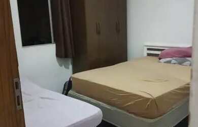 Imagem: A casa possui 2 Dormitórios, 1 Banheiro, 2 Vagas na garagem