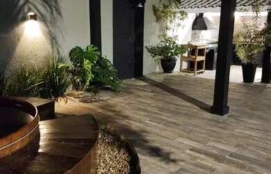 Imagem: A casa possui 5 Dormitórios, 5 Banheiros, 2 Vagas na garagem