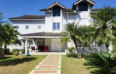 Imagem: A casa em condomínio possui 4 Dormitórios, 5 Banheiros, 4