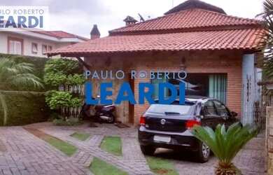 Imagem: A casa em condomínio possui 4 Dormitórios, 4 Banheiros, 4