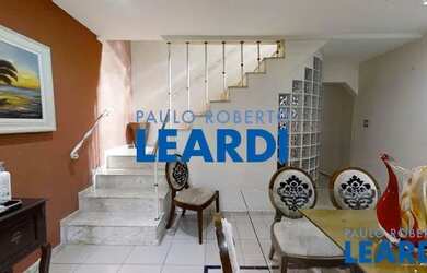 Imagem: A casa possui 3 Dormitórios, 3 Banheiros, 2 Vagas na garagem