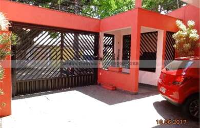 Imagem: O apartamento possui 3 Dormitórios, 1 Banheiro, 3 Vagas na