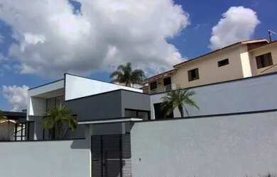 Imagem: A casa possui 3 Dormitórios, 5 Banheiros, 2 Vagas na garagem