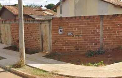 Imagem: A casa possui 2 Dormitórios, 1 Banheiro, 470m² de Área e