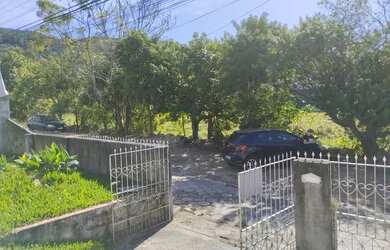 Imagem: A casa possui 3 Dormitórios, 2 Banheiros e está localizado