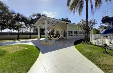 Imagem: A casa possui 3 Dormitórios, 3 Banheiros, 2 Vagas na garagem